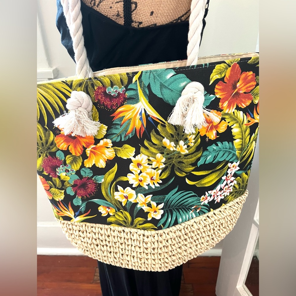 NWT Tropical Tote - Picture 3 of 4